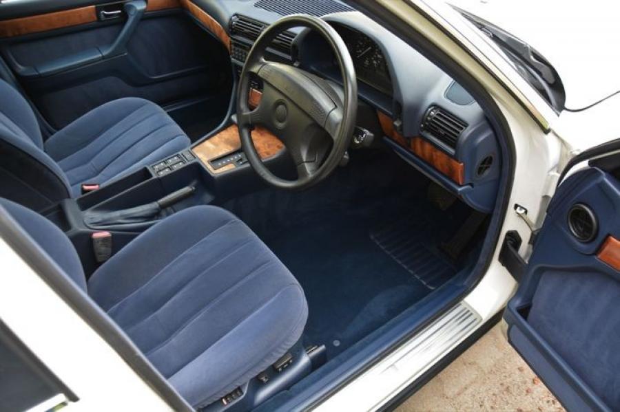 Интерьер BMW 740i (E32) 1992 года  (UK) (фото 56 из 170)